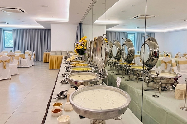Book Indian wedding catering in Singapore for traditional meals and event food service