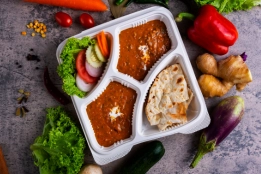 Soft naan served with grilled cottage cheese in a mild curry sauce and a fresh garden salad.